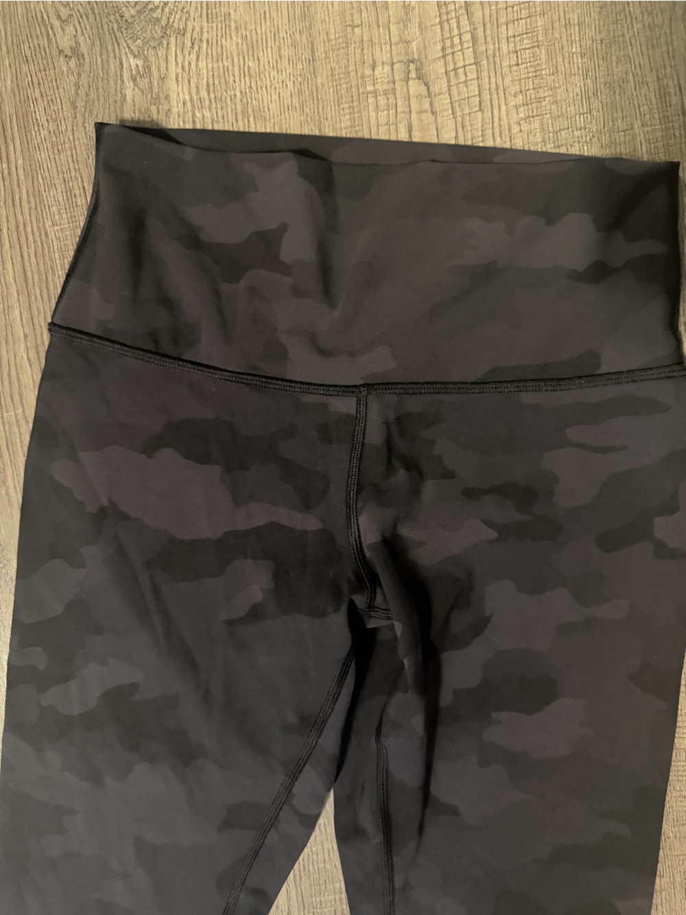 High-Waist Black Camo Leggings lulu - Picture 2 of 3